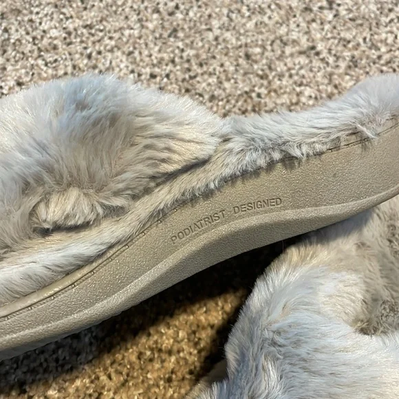 Vionic Cozy Gray Faux Fur Slippers - Picture 5 of 5